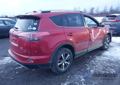 2017 Toyota Rav4 Xle z USA, uszkodzony, nr VIN JTMRFREV9HJ151097